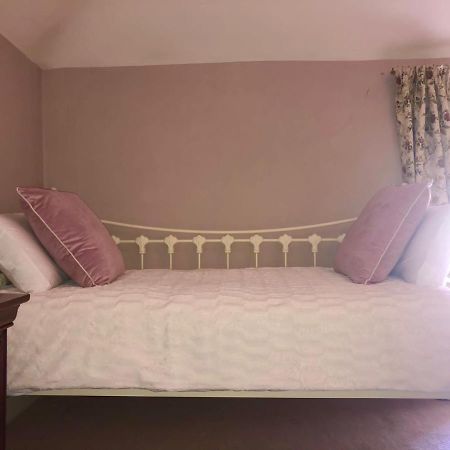 2 Bed Courtyard Apartment At Rockfield House Kells In Meath - Short Term Let Buitenkant foto