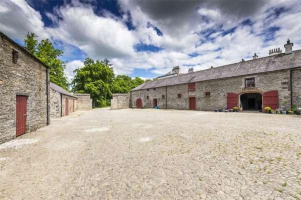 2 Bed Courtyard Apartment At Rockfield House Kells In Meath - Short Term Let Buitenkant foto