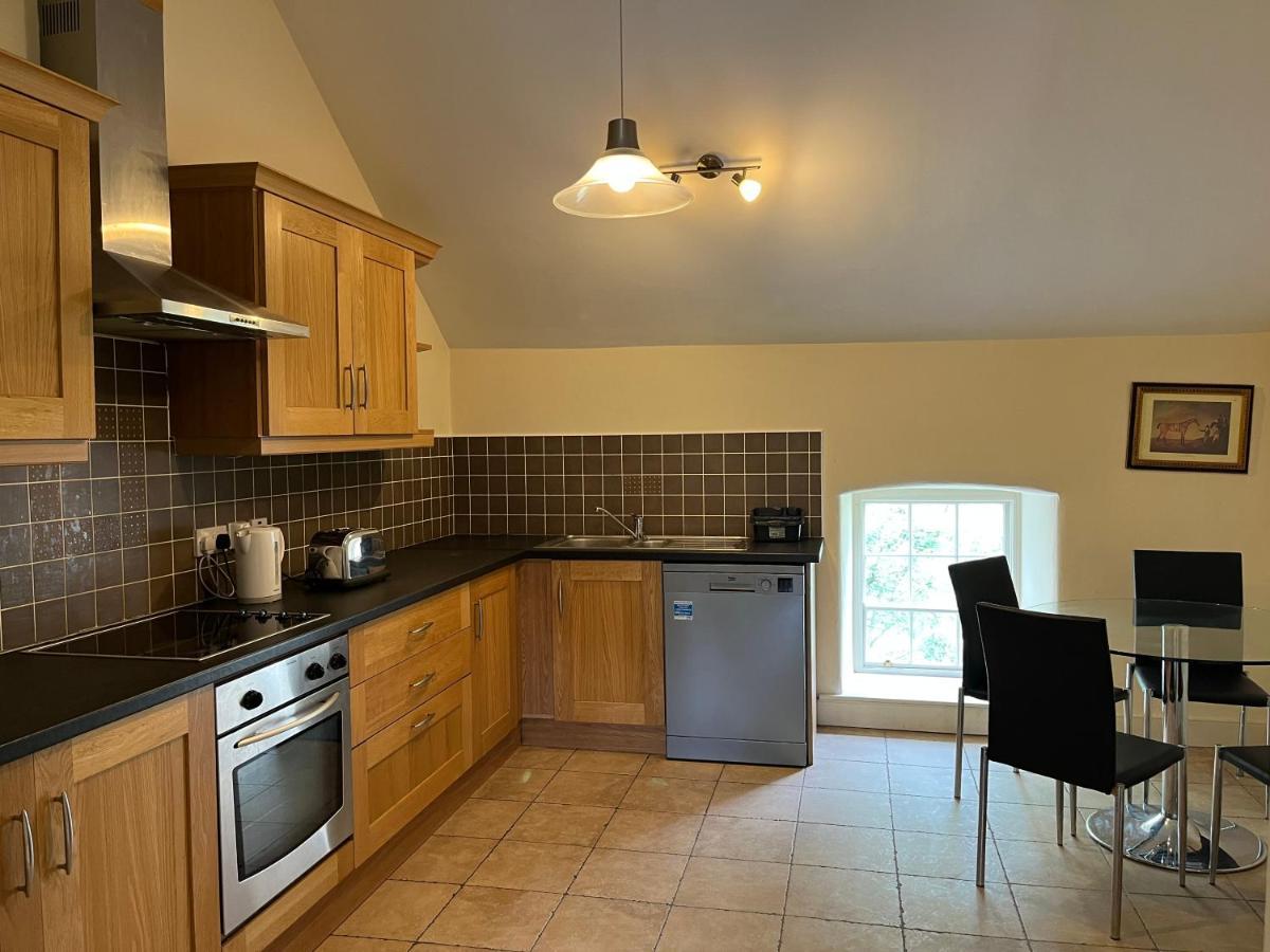 2 Bed Courtyard Apartment At Rockfield House Kells In Meath - Short Term Let Buitenkant foto