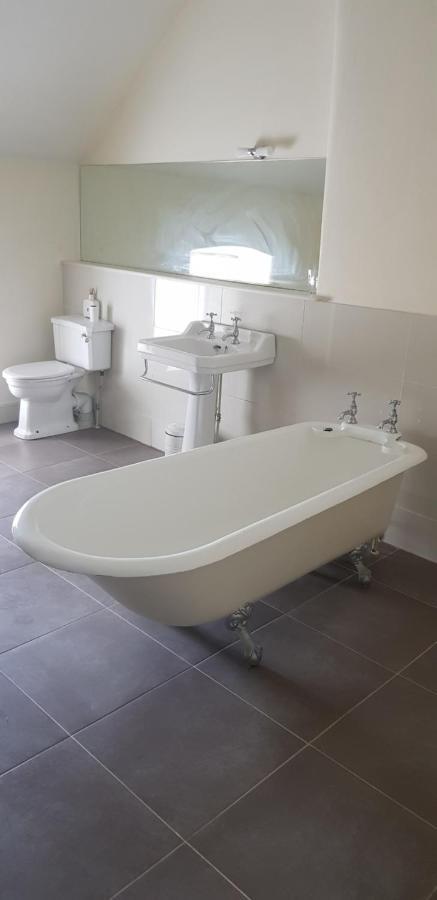 2 Bed Courtyard Apartment At Rockfield House Kells In Meath - Short Term Let Buitenkant foto