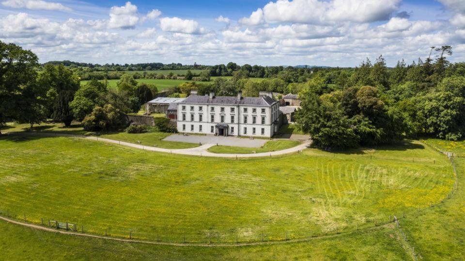 2 Bed Courtyard Apartment At Rockfield House Kells In Meath - Short Term Let Buitenkant foto