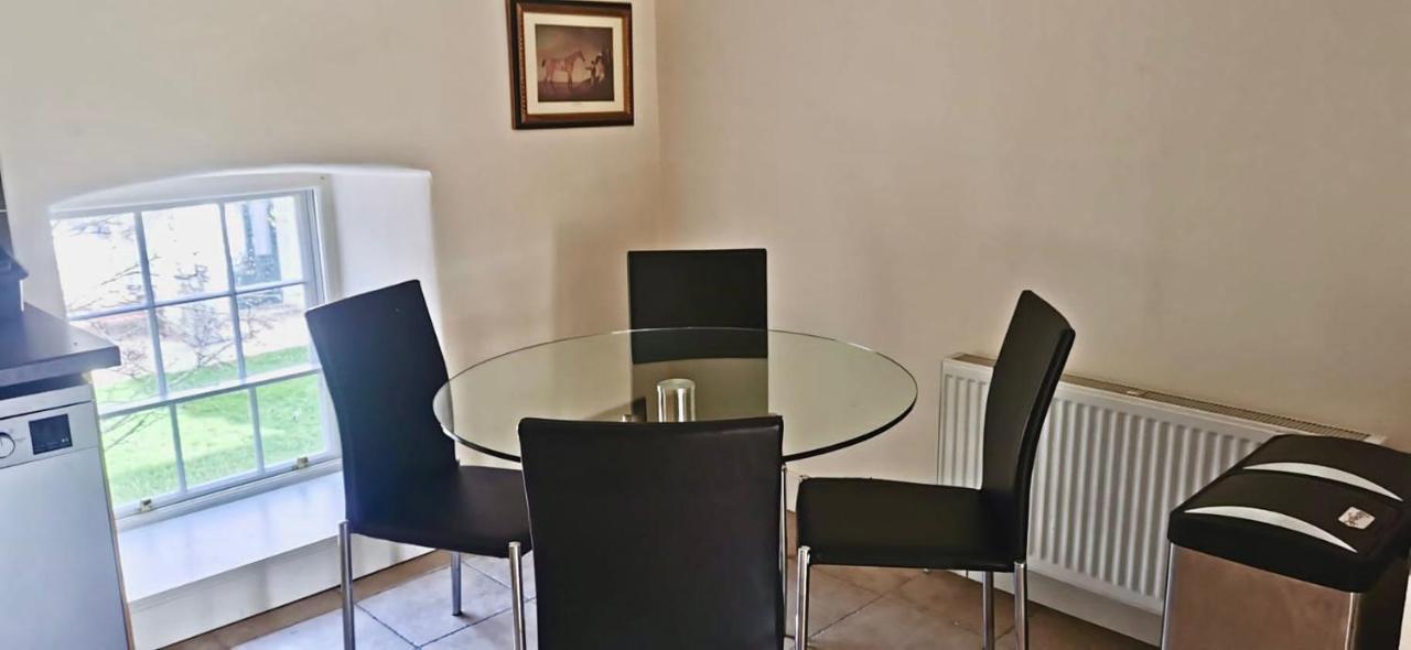 2 Bed Courtyard Apartment At Rockfield House Kells In Meath - Short Term Let Buitenkant foto