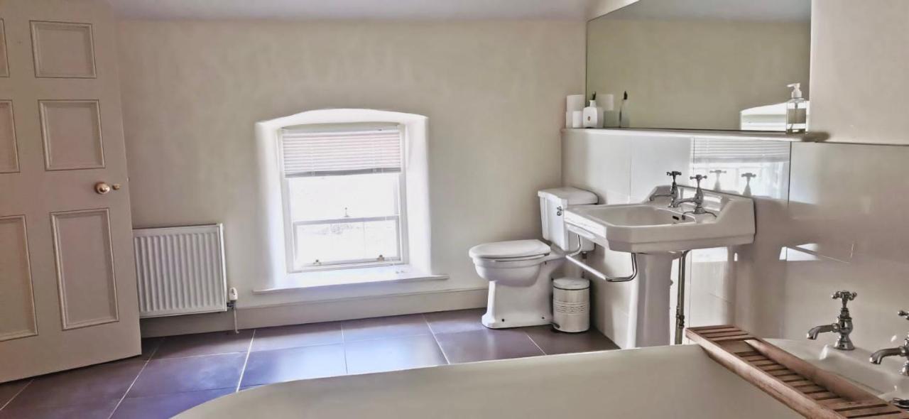2 Bed Courtyard Apartment At Rockfield House Kells In Meath - Short Term Let Buitenkant foto